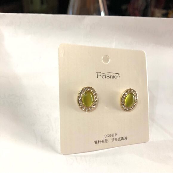 Green Oval Rhinestone Earrings (A)184 - Picture 5 of 7